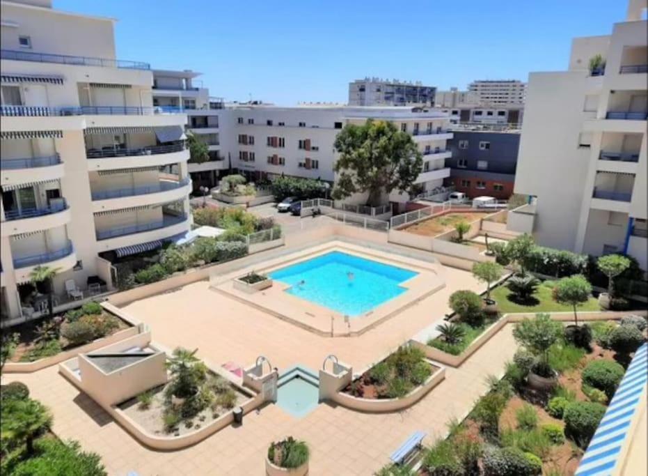 Appartement Avec Jardin, Piscine Parking 150 M Plage, Fréjus
